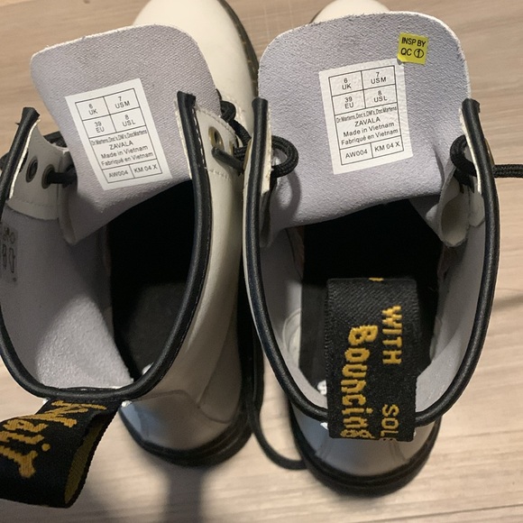 Dr. Martens White Boots, Size 39 - Picture 4 of 5